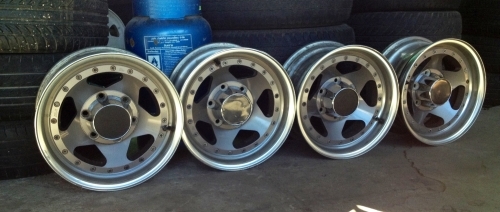 ขายล้อ 3 ชิ้นแท้ JAPAN ขอบ 15x7 ใส่ 6รูกระบะ หมุดจม สภาพเดิมหมด สวยๆ ครับ ขายล้อ 3 ชิ้นแท้ JAPAN ขอบ 15x7 ใส่ 6รูกระบะ หมุดจม สภาพเดิมหมด สวยๆ ครับ