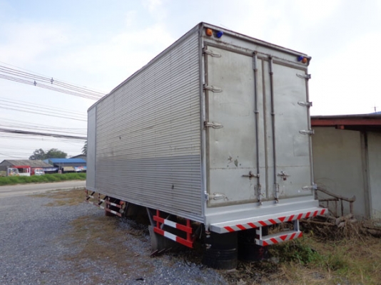 ตู้แห้งใส่หกล้อ ยาว 7.20 ม. ประตูเปิดท้าย 2 บาน สภาพสวย พร้อมใช้