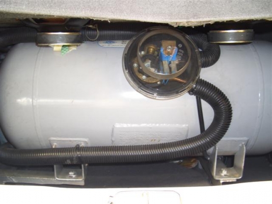 เก๋งFORD ASPIRE 5ประตู 1.3 ติดแก๊สlpgขับดีไม่มีไอจามและประหยัดสุดๆก.ม.ละ1บาท เงินไม่พอก็จัดไฟแนนซ์ได้ครับ