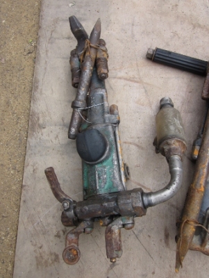 ขาย-เครื่องแย็กลม-เจาะปูน ของเก่านำเข้าจากญี่ปุ่น มี 3 ตัว เริ่มต้นที่ตัวละ 6,800 - 12,000 บาท