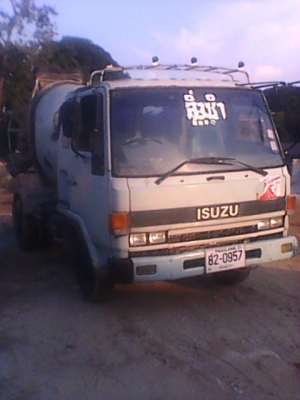 รถโม่ ISUZU ROCKY 3 คิว