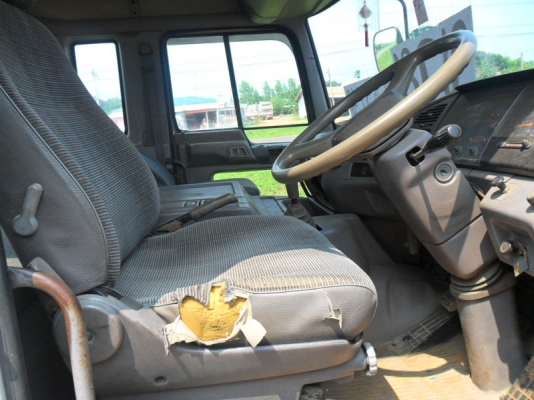 Isuzu + Hino บรรทุกของเหลว 16000 ลิตร คัสซีเป็น Isuzu หัวเป็น Hino ProFear พร้อมใช้