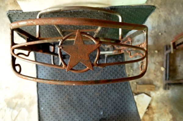 ขายตะแกรงเหล็กงานเก่า