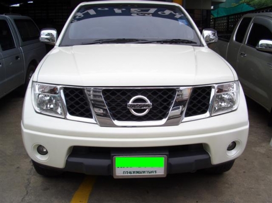 NISSAN NAVARA CALIBRE KINGCAB2500M/T เบรคABS 6เกียร์สีขาวสวย หน้าหลังเดิม