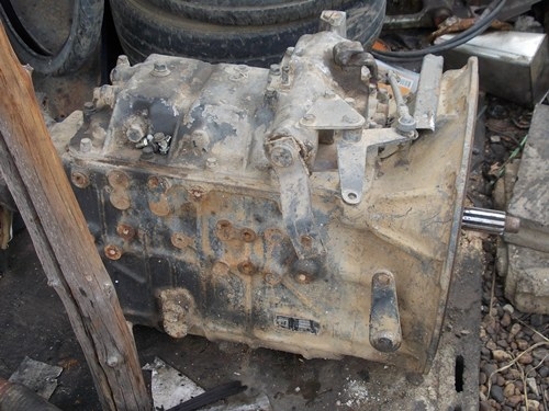 ขายเกียร์ อีซูสุซุปเปอร์ร็อกกี้210 พร้อมเพลากลาง2ท่อน15000ครับ