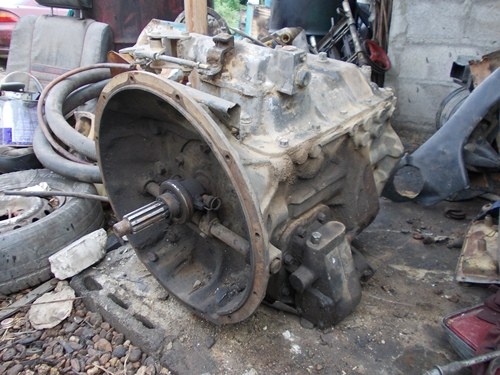 ขายเกียร์ อีซูสุซุปเปอร์ร็อกกี้210 พร้อมเพลากลาง2ท่อน15000ครับ