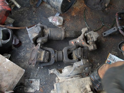 ขายเกียร์ อีซูสุซุปเปอร์ร็อกกี้210 พร้อมเพลากลาง2ท่อน15000ครับ