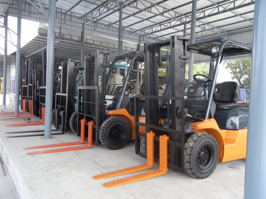 ขายฟอร์คลิฟต์ toyota komatsu tcm  เก่านอก เก่าใน หลายขนาด หลายรุ่นให้เลือก มีการบริการหลังการขายดีเยี่ยม