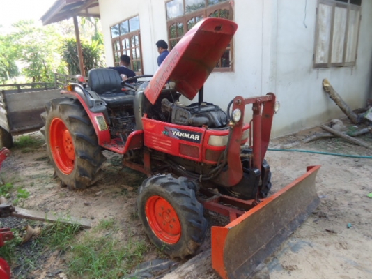 รถไถยันม่าร์ 28 แรงม้า F28 4x4(2เพลา) อุปกรณ์ มี 5 รายการ  1 ผานพรวน  2 ผานสาม  3 โรตารี่   4  ใบมีดดันดินหน้า  5  กระบะเทเลอร์บรรทุก  รถสภาพพร้อมใช้งาน สนใจติดต่อ โทร 081-9972972   089-8451778