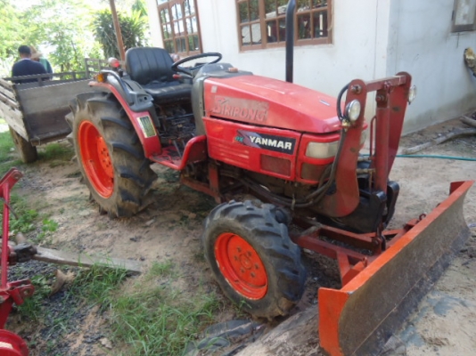 รถไถยันม่าร์ 28 แรงม้า F28 4x4(2เพลา) อุปกรณ์ มี 5 รายการ  1 ผานพรวน  2 ผานสาม  3 โรตารี่   4  ใบมีดดันดินหน้า  5  กระบะเทเลอร์บรรทุก  รถสภาพพร้อมใช้งาน สนใจติดต่อ โทร 081-9972972   089-8451778