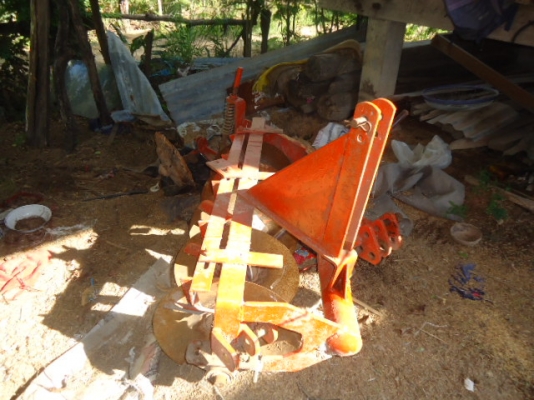 รถไถยันม่าร์ 28 แรงม้า F28 4x4(2เพลา) อุปกรณ์ มี 5 รายการ  1 ผานพรวน  2 ผานสาม  3 โรตารี่   4  ใบมีดดันดินหน้า  5  กระบะเทเลอร์บรรทุก  รถสภาพพร้อมใช้งาน สนใจติดต่อ โทร 081-9972972   089-8451778