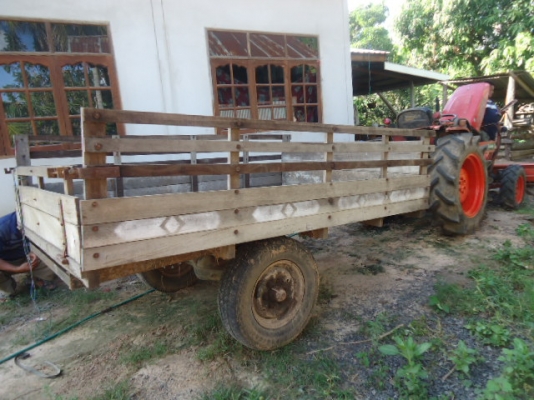 รถไถยันม่าร์ 28 แรงม้า F28 4x4(2เพลา) อุปกรณ์ มี 5 รายการ  1 ผานพรวน  2 ผานสาม  3 โรตารี่   4  ใบมีดดันดินหน้า  5  กระบะเทเลอร์บรรทุก  รถสภาพพร้อมใช้งาน สนใจติดต่อ โทร 081-9972972   089-8451778