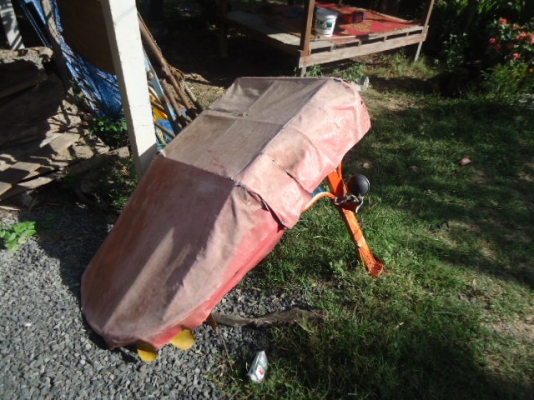 รถไถยันม่าร์ 28 แรงม้า F28 4x4(2เพลา) อุปกรณ์ มี 5 รายการ  1 ผานพรวน  2 ผานสาม  3 โรตารี่   4  ใบมีดดันดินหน้า  5  กระบะเทเลอร์บรรทุก  รถสภาพพร้อมใช้งาน สนใจติดต่อ โทร 081-9972972   089-8451778