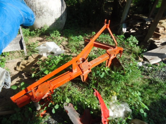 รถไถยันม่าร์ 28 แรงม้า F28 4x4(2เพลา) อุปกรณ์ มี 5 รายการ  1 ผานพรวน  2 ผานสาม  3 โรตารี่   4  ใบมีดดันดินหน้า  5  กระบะเทเลอร์บรรทุก  รถสภาพพร้อมใช้งาน สนใจติดต่อ โทร 081-9972972   089-8451778