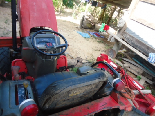 รถไถยันม่าร์ 28 แรงม้า F28 4x4(2เพลา) อุปกรณ์ มี 5 รายการ  1 ผานพรวน  2 ผานสาม  3 โรตารี่   4  ใบมีดดันดินหน้า  5  กระบะเทเลอร์บรรทุก  รถสภาพพร้อมใช้งาน สนใจติดต่อ โทร 081-9972972   089-8451778