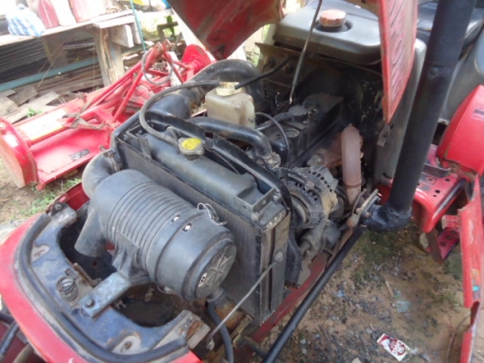 รถไถยันม่าร์ 28 แรงม้า F28 4x4(2เพลา) อุปกรณ์ มี 5 รายการ  1 ผานพรวน  2 ผานสาม  3 โรตารี่   4  ใบมีดดันดินหน้า  5  กระบะเทเลอร์บรรทุก  รถสภาพพร้อมใช้งาน สนใจติดต่อ โทร 081-9972972   089-8451778