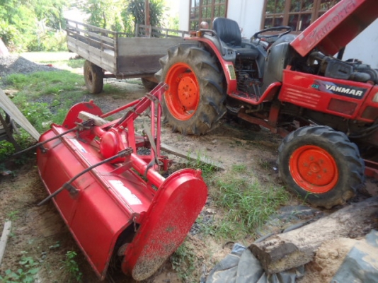 รถไถยันม่าร์ 28 แรงม้า F28 4x4(2เพลา) อุปกรณ์ มี 5 รายการ  1 ผานพรวน  2 ผานสาม  3 โรตารี่   4  ใบมีดดันดินหน้า  5  กระบะเทเลอร์บรรทุก  รถสภาพพร้อมใช้งาน สนใจติดต่อ โทร 081-9972972   089-8451778