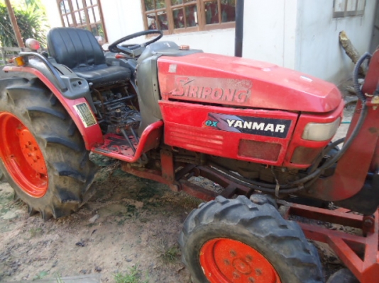 รถไถยันม่าร์ 28 แรงม้า F28 4x4(2เพลา) อุปกรณ์ มี 5 รายการ  1 ผานพรวน  2 ผานสาม  3 โรตารี่   4  ใบมีดดันดินหน้า  5  กระบะเทเลอร์บรรทุก  รถสภาพพร้อมใช้งาน สนใจติดต่อ โทร 081-9972972   089-8451778