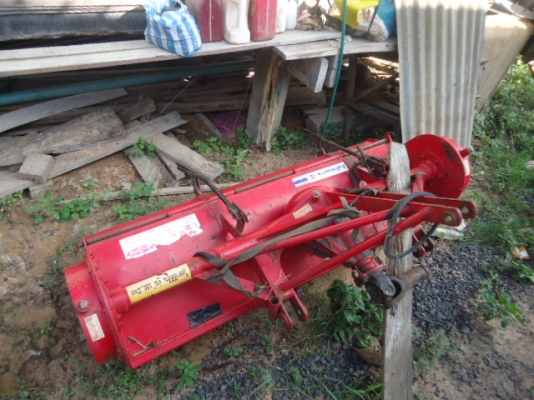 รถไถยันม่าร์ 28 แรงม้า F28 4x4(2เพลา) อุปกรณ์ มี 5 รายการ  1 ผานพรวน  2 ผานสาม  3 โรตารี่   4  ใบมีดดันดินหน้า  5  กระบะเทเลอร์บรรทุก  รถสภาพพร้อมใช้งาน สนใจติดต่อ โทร 081-9972972   089-8451778