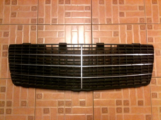 กระจังหน้าเบนซ์ w140 Tel.085-150-9040 ราคา 600 บาท