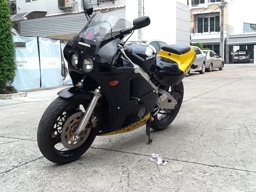 ++++(ปรับราคา) ขายด่วนหรือแลก cbr 400 ทะเบียนแท้ เก็บเดิมๆ 69000 (ซื้อวันนี้ลดพิเศษ)