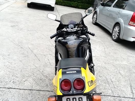 ++++(ปรับราคา) ขายด่วนหรือแลก cbr 400 ทะเบียนแท้ เก็บเดิมๆ 69000 (ซื้อวันนี้ลดพิเศษ)