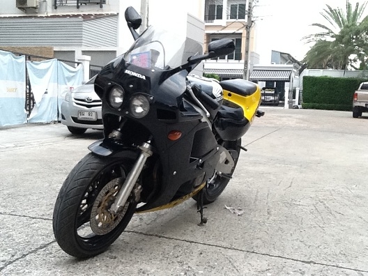 ++++(ปรับราคา) ขายด่วนหรือแลก cbr 400 ทะเบียนแท้ เก็บเดิมๆ 69000 (ซื้อวันนี้ลดพิเศษ)