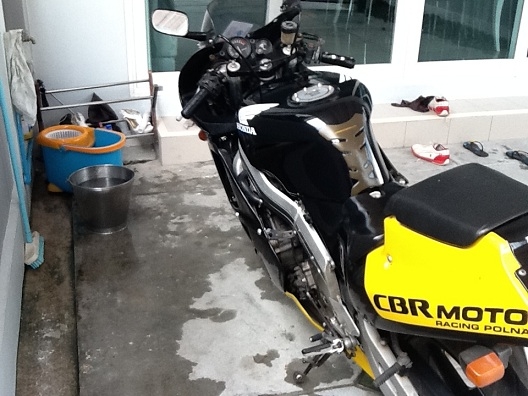 ++++(ปรับราคา) ขายด่วนหรือแลก cbr 400 ทะเบียนแท้ เก็บเดิมๆ 69000 (ซื้อวันนี้ลดพิเศษ)