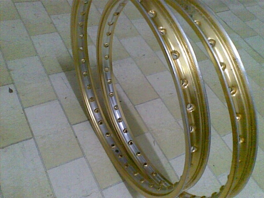 ขายล้อ COM แท้ 17x1.20 สองสี ทองเงิน 1 คู่ ราคา 500 โทร 0831799040 โส