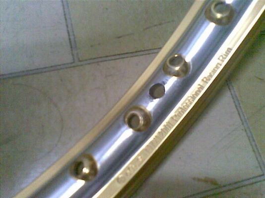 ขายล้อ COM แท้ 17x1.20 สองสี ทองเงิน 1 คู่ ราคา 500 โทร 0831799040 โส