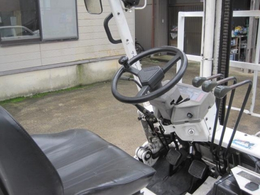 ขายฟอร์คลิฟต์ KOMATSU 2.5 TON   FG25-11 SIDE SHIFT งาสไลด์ซ้ายขวาครับ น้ำหนักรถ 5000 KG ขอบคุณมากครับพี่ต่าย