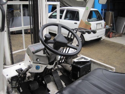 ขายฟอร์คลิฟต์ KOMATSU 2.5 TON   FG25-11 SIDE SHIFT งาสไลด์ซ้ายขวาครับ น้ำหนักรถ 5000 KG ขอบคุณมากครับพี่ต่าย