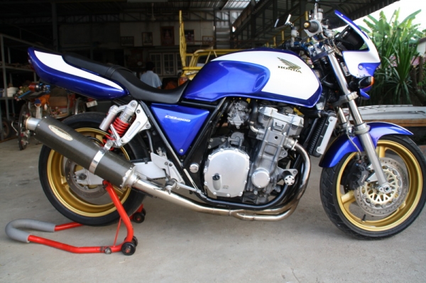 ขาย CB 1000 คาร์บูไฟฟ้าสรรพสามิตเรียบร้อย เครื่องดี สีใหม่ ท่อสูตร ตูดแต่ง 98000