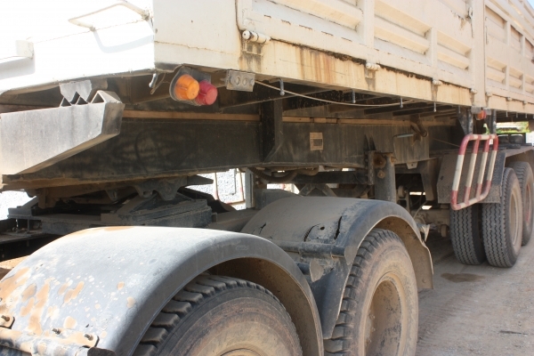 ขายกึ่งพ่วงดั้มยาว7.5ม 2คานทะเบียนหมดปี56เอกสารพร้อมโอน