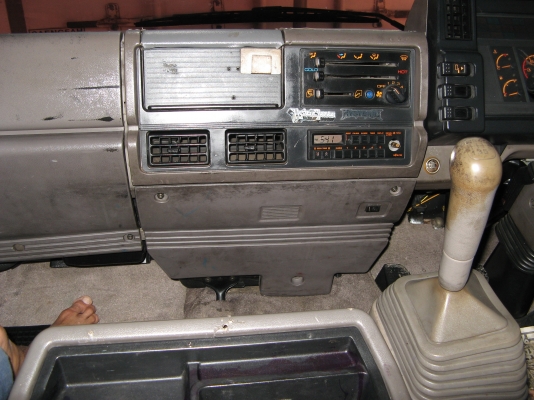 ขาย 6 ล้อ อีซูซุ 195 แรง ยาว 7.00 ม. ปี 1995 สภาพสวยจัด เครื่องแน่น คัสซีสวยกิ๊ป พร้อมใช้ สนใจชมรถก่อนได้ครับ