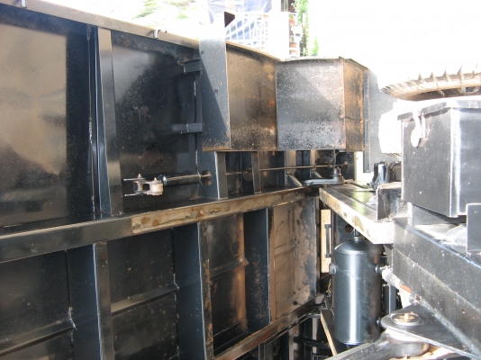 ขาย 6 ล้อ อีซูซุเดก้าดัมพ์สามมิตร แม็กโหลด 200 แรง ยาว 4.80 ม.ปี 2007 พร้อมใช้งาน สภาพกว่า 90 \% สวยกิ๊ป ๆ เครื่องแน่น คัสซีสวย รถใช้น้อย สนใจชมรถก่อนได้ครับ