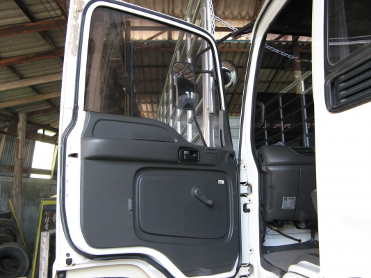 ขาย 6 ล้อ อีซูซุเดก้าดัมพ์สามมิตร แม็กโหลด 200 แรง ยาว 4.80 ม.ปี 2007 พร้อมใช้งาน สภาพกว่า 90 \% สวยกิ๊ป ๆ เครื่องแน่น คัสซีสวย รถใช้น้อย สนใจชมรถก่อนได้ครับ