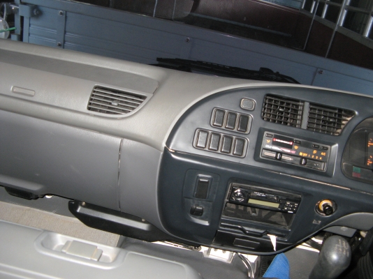 ขาย 6 ล้อ อีซูซุเดก้าดัมพ์สามมิตร แม็กโหลด 200 แรง ยาว 4.80 ม.ปี 2007 พร้อมใช้งาน สภาพกว่า 90 \% สวยกิ๊ป ๆ เครื่องแน่น คัสซีสวย รถใช้น้อย สนใจชมรถก่อนได้ครับ