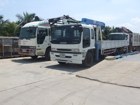 ขายรถบรรทุก 12 ล้อและ 10 ล้อพร้อมเฮี้ยบยกเครน