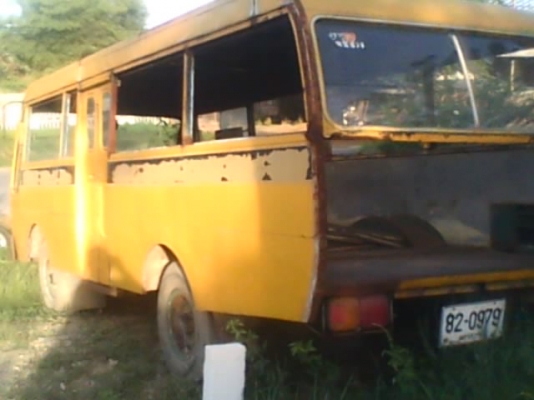 รถนักเรียนเก่าเลขาย