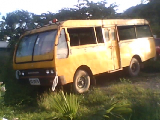 รถนักเรียนเก่าเลขาย