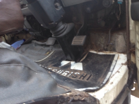 รถฮีโน่ 6 ล้อ KM779  รั้ว  117 แรงม้า  ( มีขาย 2 คัน คู่ )  สนใจติดต่อ 081 - 6079515