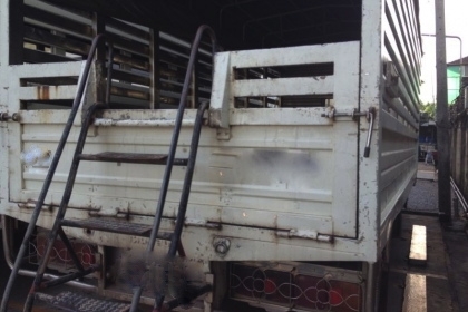 รถฮีโน่ 6 ล้อ KM779  รั้ว  117 แรงม้า  ( มีขาย 2 คัน คู่ )  สนใจติดต่อ 081 - 6079515