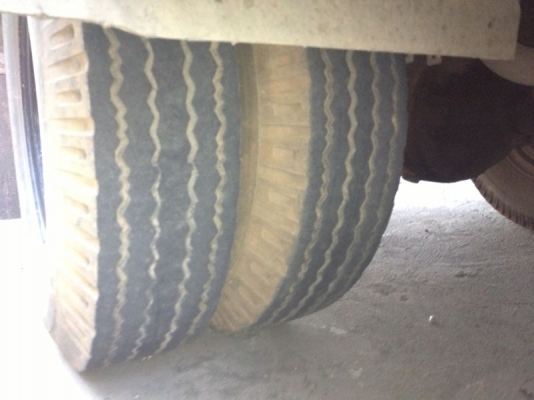 รถฮีโน่ 6 ล้อ KM779  รั้ว  117 แรงม้า  ( มีขาย 2 คัน คู่ )  สนใจติดต่อ 081 - 6079515