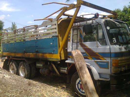 HINO  KT  725  2  เพลาดั้ม  เครื่องเดิม แต่เกราะโบ   พวงมาลัยเพาเวอร์เบรคจิฟฟี่ เกียร์ลูกใหญ่