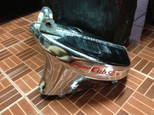 ขายถังน้ำมันhonda ถังเเยก สภาพใหม่มาก ซื้อมา1200บาท น้องซื้อผิด ผมอยากได้รูกลาง