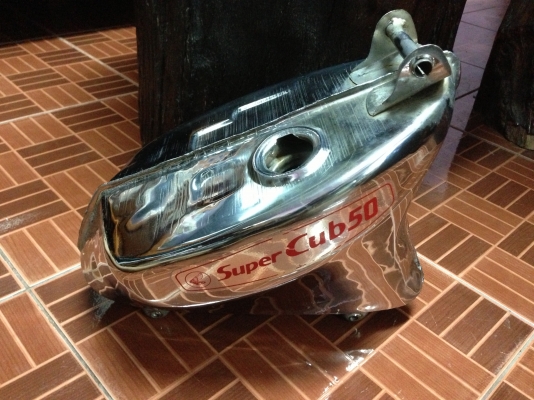 ขายถังน้ำมันhonda ถังเเยก สภาพใหม่มาก ซื้อมา1200บาท น้องซื้อผิด ผมอยากได้รูกลาง