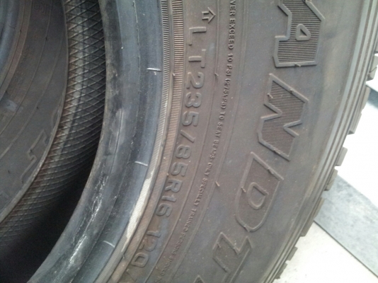 ขายยางดันล๊อปAT3  ปี12 235/85r16  4เส้น 10000-