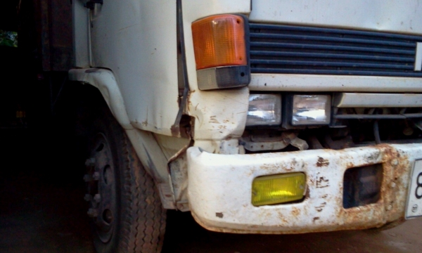 รถบรรทุกหกล้อดั้มยี่ห้ออีซูซุ รถบรรทุกหกล้อดั้มยี่ห้ออีซูซุ