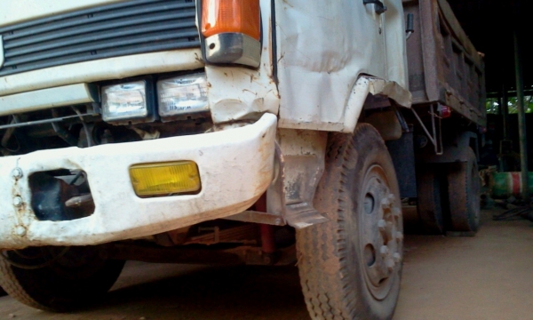 รถบรรทุกหกล้อดั้มยี่ห้ออีซูซุ รถบรรทุกหกล้อดั้มยี่ห้ออีซูซุ